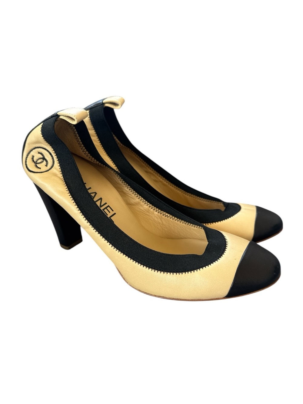 Chanel Interlocking CC Logo Leather Pumps – EU 39 US 8